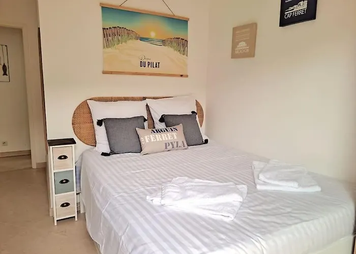 Proche Golf D'arcachon Avec Piscine Chauffee Villa